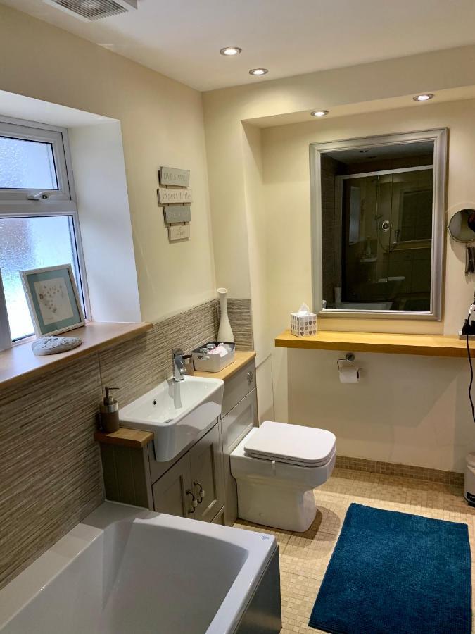 אברגאבני Deri-Down Guest House מראה חיצוני תמונה